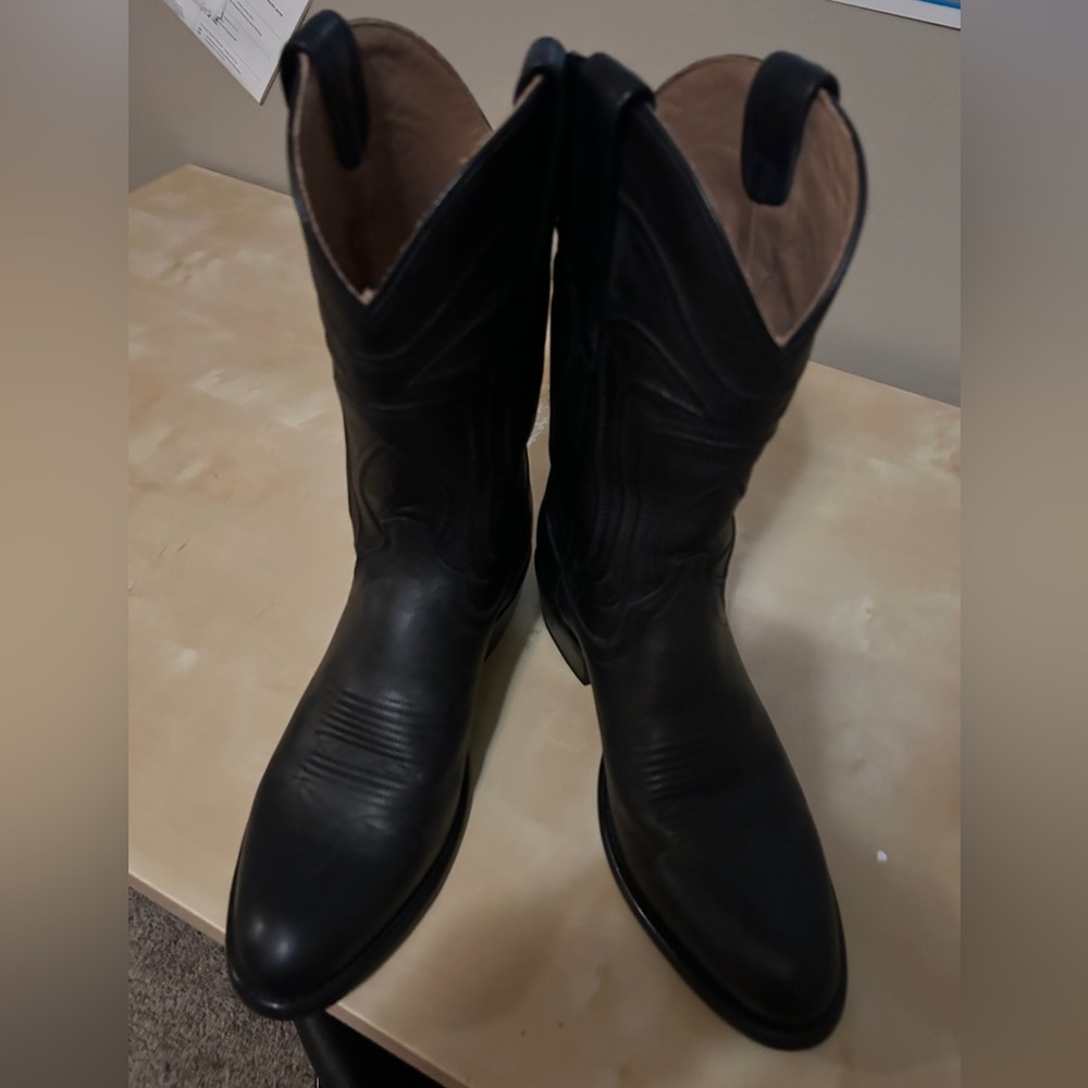 Tecova black cowhide